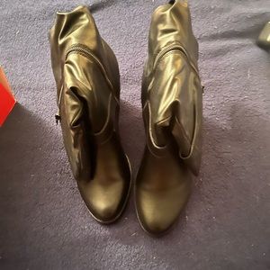 Leather mid size boots